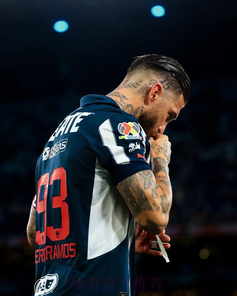 西媒:拉莫斯愿降薪续约两年 他意识到留队是优选 西媒:拉莫斯愿降薪续约两年 他意识到留队是优选